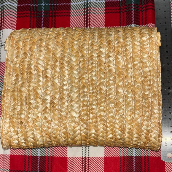 Elegant Woven Clutch - Picture 5 of 6